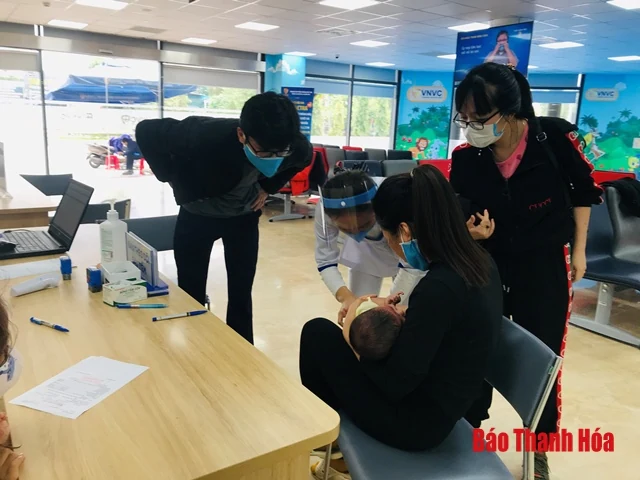 Hoạt động tiêm chủng tại Trung tâm Tiêm chủng VNVC Thanh Hóa vẫn diễn ra dù đã có yêu cầu tạm dừng tiêm chủng