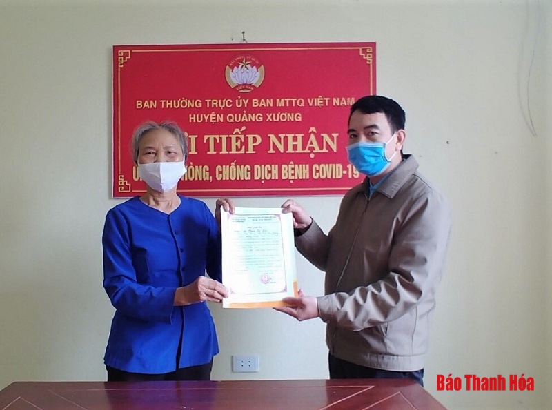 Phó Chủ nhiệm Ủy ban Về các vấn đề của Quốc hội Bùi Sỹ Lợi ủng hộ huyện Quảng Xương phòng, chống dịch COVID-19