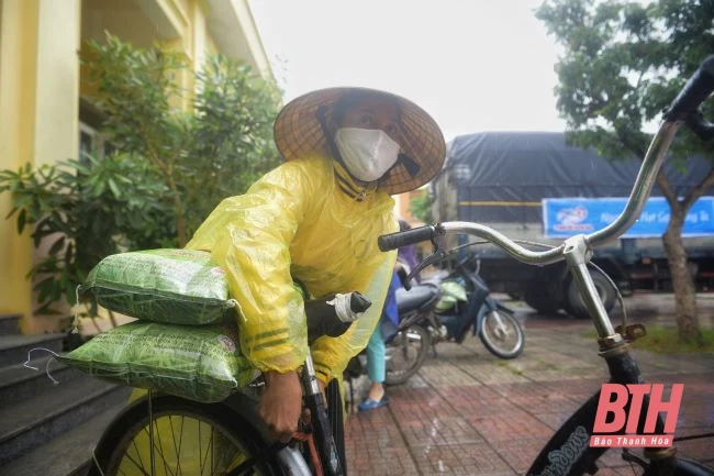 “Ngọt bùi hạt gạo làng ta” - Chương trình hỗ trợ gạo cho người dân có hoàn cảnh khó khăn