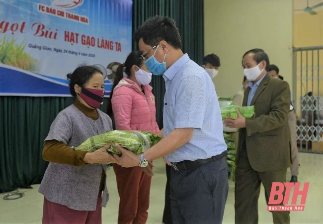“Ngọt bùi hạt gạo làng ta” - Chương trình hỗ trợ gạo cho người dân có hoàn cảnh khó khăn
