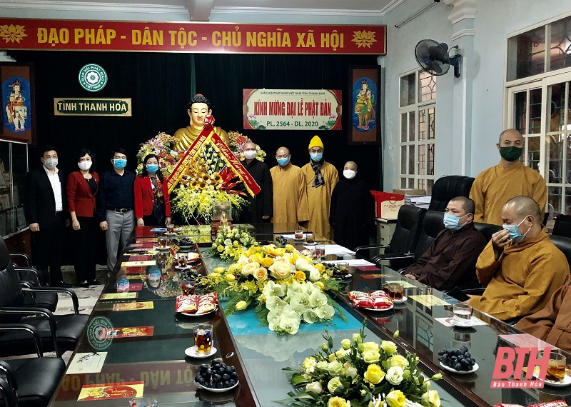 Trưởng Ban Dân vận Tỉnh ủy, Chủ tịch Ủy ban MTTQ tỉnh chúc mừng Đại lễ Phật đản 2020