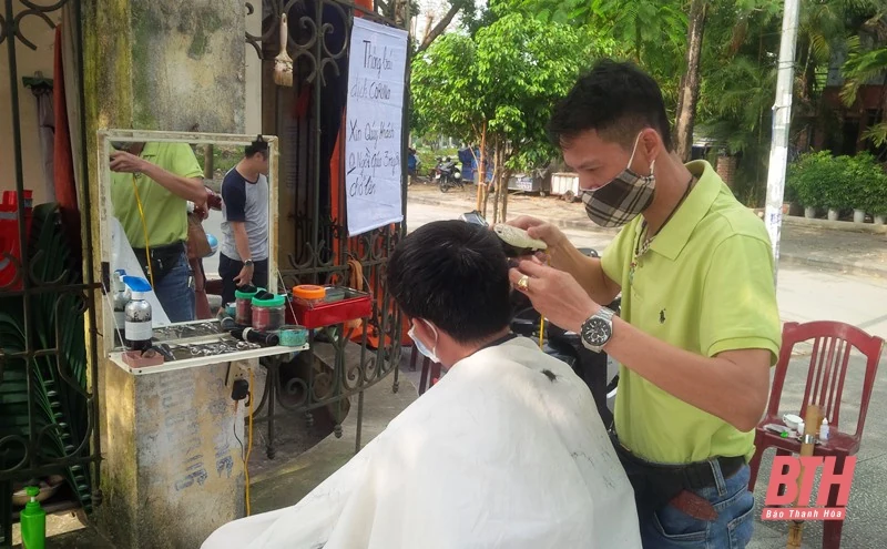 Các cơ sở cắt tóc, gội đầu ở Thanh Hóa trong ngày đầu hoạt động trở lại