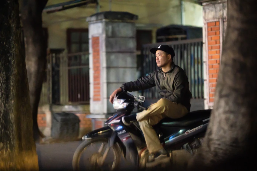 Thành phố dưới ánh đèn