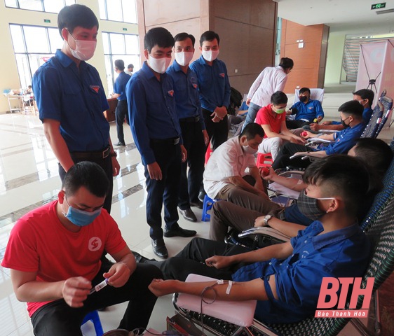 Hơn 500 đoàn viên thanh niên tham gia hiến máu tình nguyện