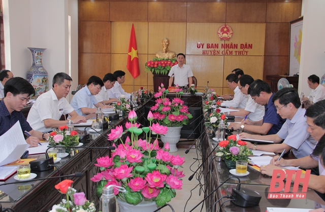 Phó Bí thư Thường trực Tỉnh ủy, Trưởng Đoàn ĐBQH tỉnh Đỗ Trọng Hưng thăm, làm việc tại huyện Cẩm Thủy
