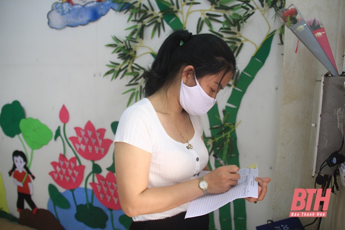 Bữa ăn bán trú đầu tiên của trẻ mầm non sau thời gian nghỉ học phòng, chống dịch COVID-19
