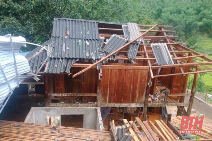 Quan Sơn: Giông lốc làm tốc mái 61 nhà dân