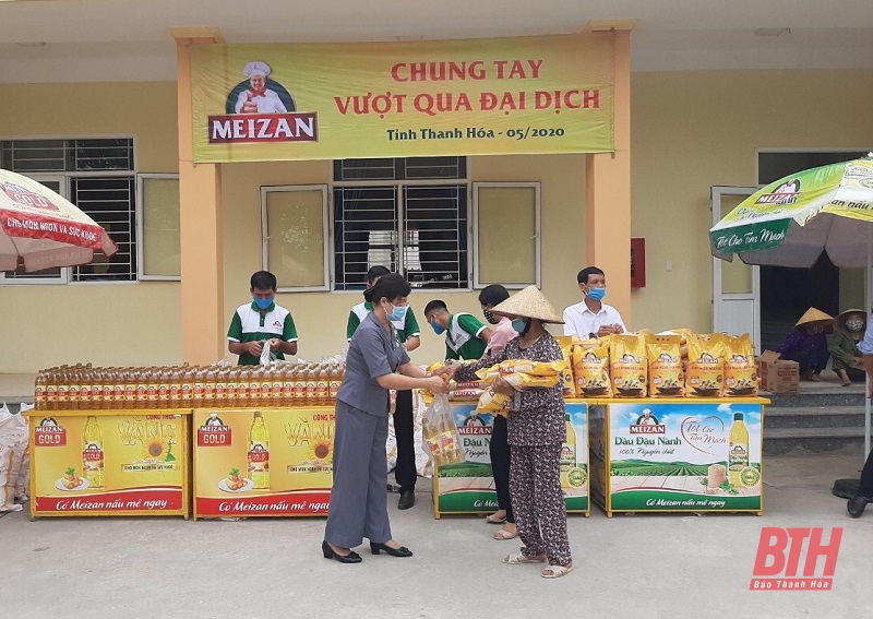 Tập đoàn Wilmar CLV trao gạo và dầu ăn cho các hộ dân có hoàn cảnh khó khăn