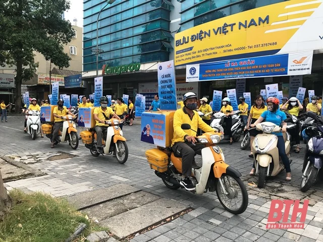 Ra quân hưởng ứng Tháng vận động triển khai bảo hiểm xã hội toàn dân