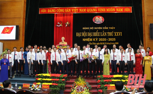 Đồng chí Lê Văn Trung giữ chức Bí thư Huyện ủy Cẩm Thủy, nhiệm kỳ 2020-2025