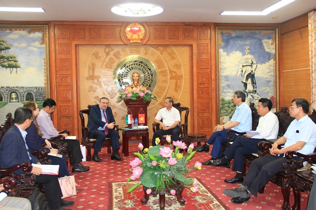 Phó Chủ tịch Thường trực UBND tỉnh Nguyễn Đức Quyền làm việc với đại sứ đặc mệnh toàn quyền Hungary tại Việt Nam