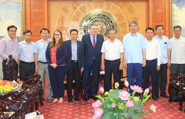 Phó Chủ tịch Thường trực UBND tỉnh Nguyễn Đức Quyền làm việc với đại sứ đặc mệnh toàn quyền Hungary tại Việt Nam