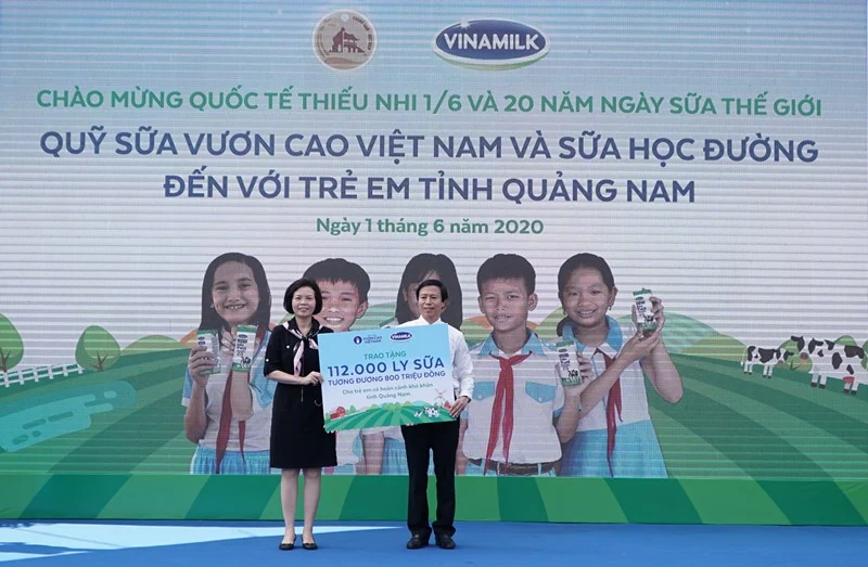 Vinamilk mang niềm vui uống sữa đến với trẻ em Quảng Nam
