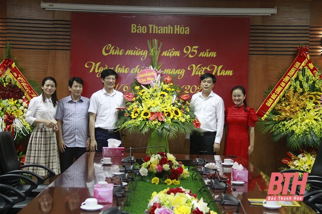 Các cơ quan, đơn vị, địa phương chúc mừng Báo Thanh Hóa nhân ngày Báo chí Cách mạng Việt Nam 21-6