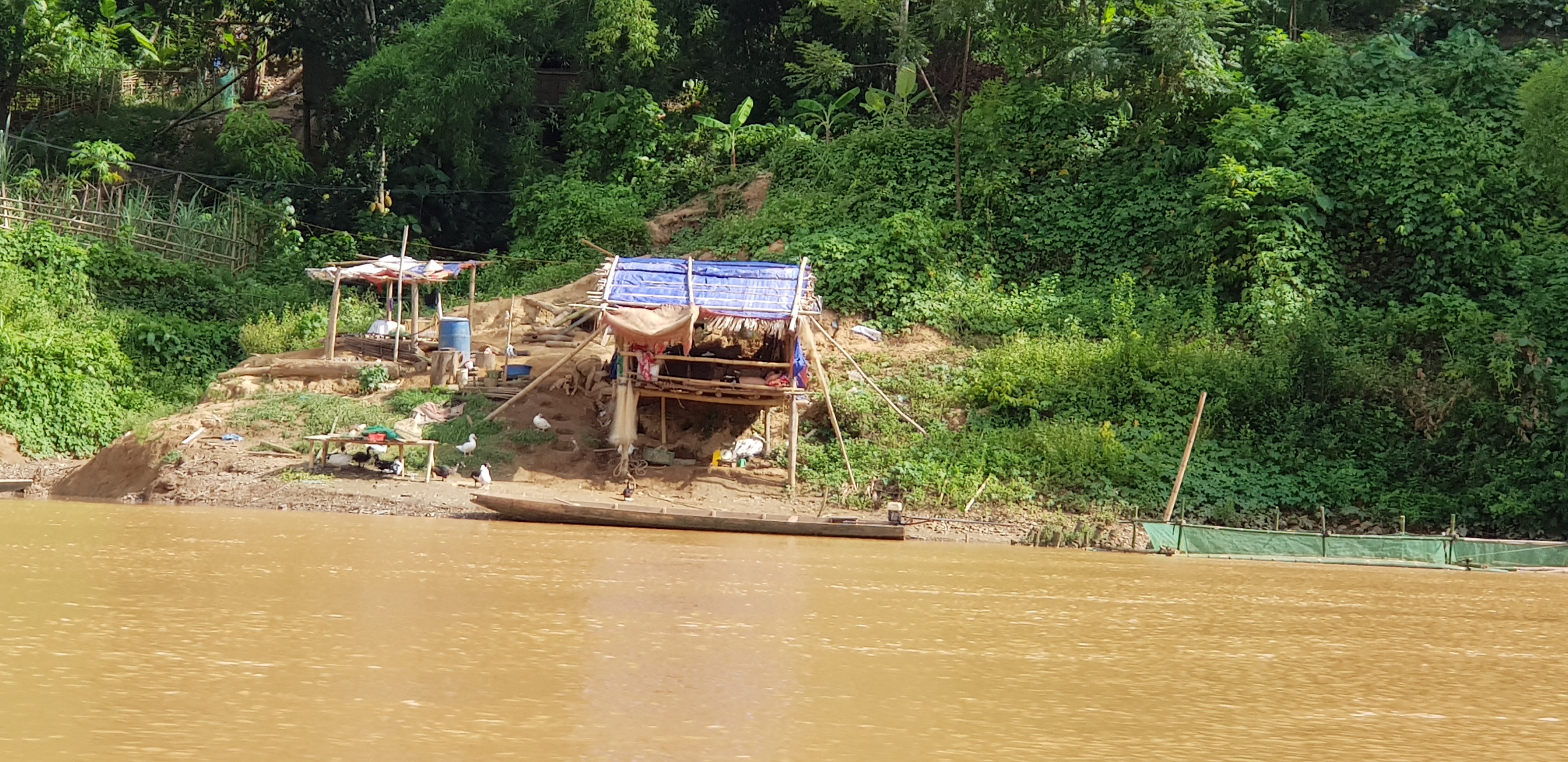 Thủy điện Trung Sơn kiểm tra thực địa dòng chảy thoát lũ hạ lưu đập