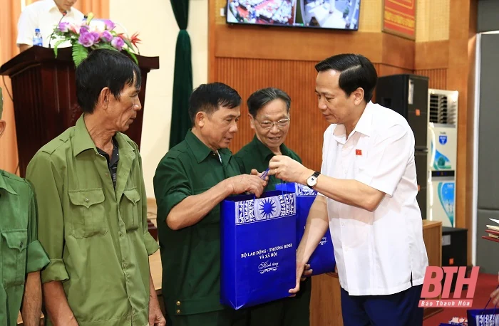 Đoàn ĐBQH tỉnh Thanh Hóa tiếp xúc cử tri huyện Lang Chánh và Thường Xuân