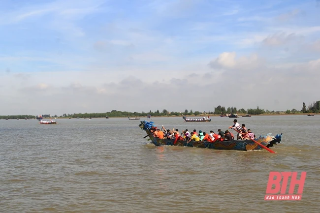 Đặc sắc Lễ hội cầu ngư – bơi chải Sầm Sơn 2020