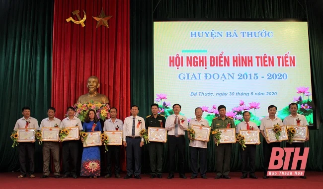 Huyện Bá Thước biểu dương các điển hình tiên tiến giai đoạn 2015-2020