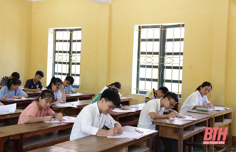 Ngày thi thứ nhất, kỳ thi tuyển sinh vào lớp 10 THPT năm học 2020-2021 tại Thanh Hóa diễn ra nghiêm túc