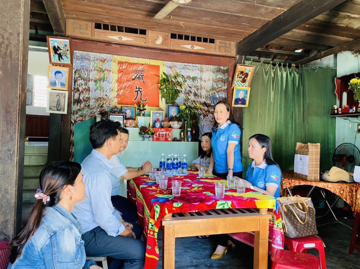 Hội LHPN tỉnh Thanh Hóa t hăm gia đình chính sách tỉnh Quảng Nam