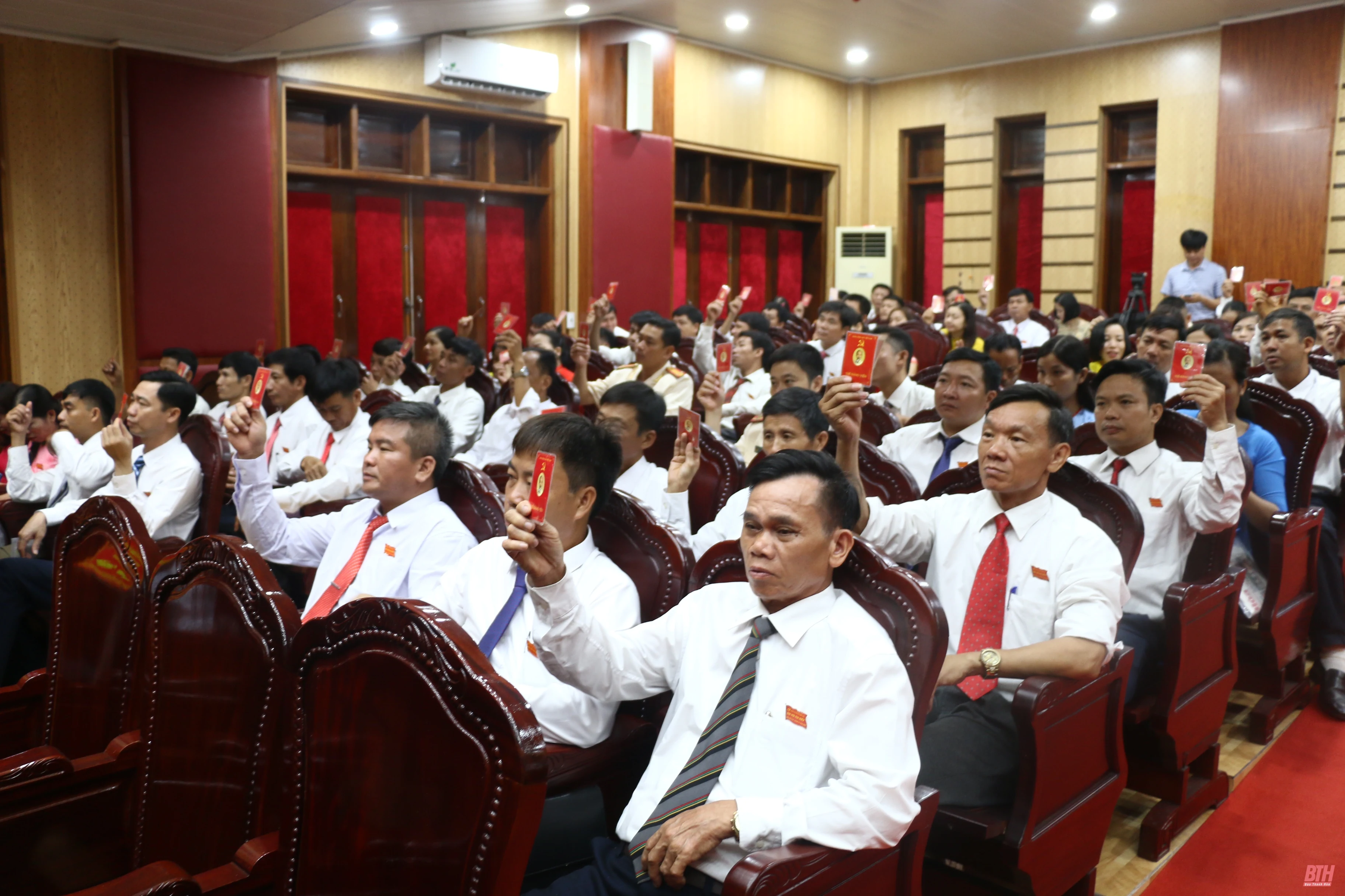 Đồng chí Vũ Thị Hương được bầu giữ chức Bí thư Huyện uỷ Vĩnh Lộc, nhiệm kỳ 2020-2025