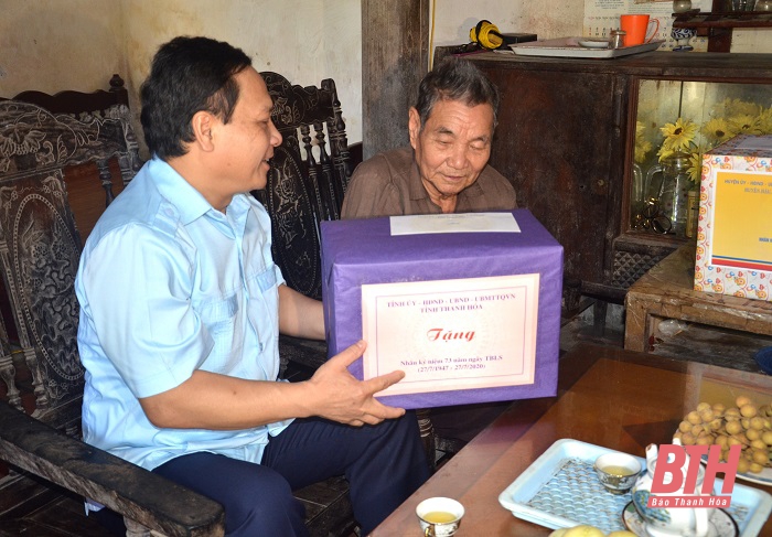 Phó Chủ tịch Thường trực HĐND tỉnh Phạm Thanh Sơn thăm gia đình chính sách tại Hậu Lộc và Như Thanh