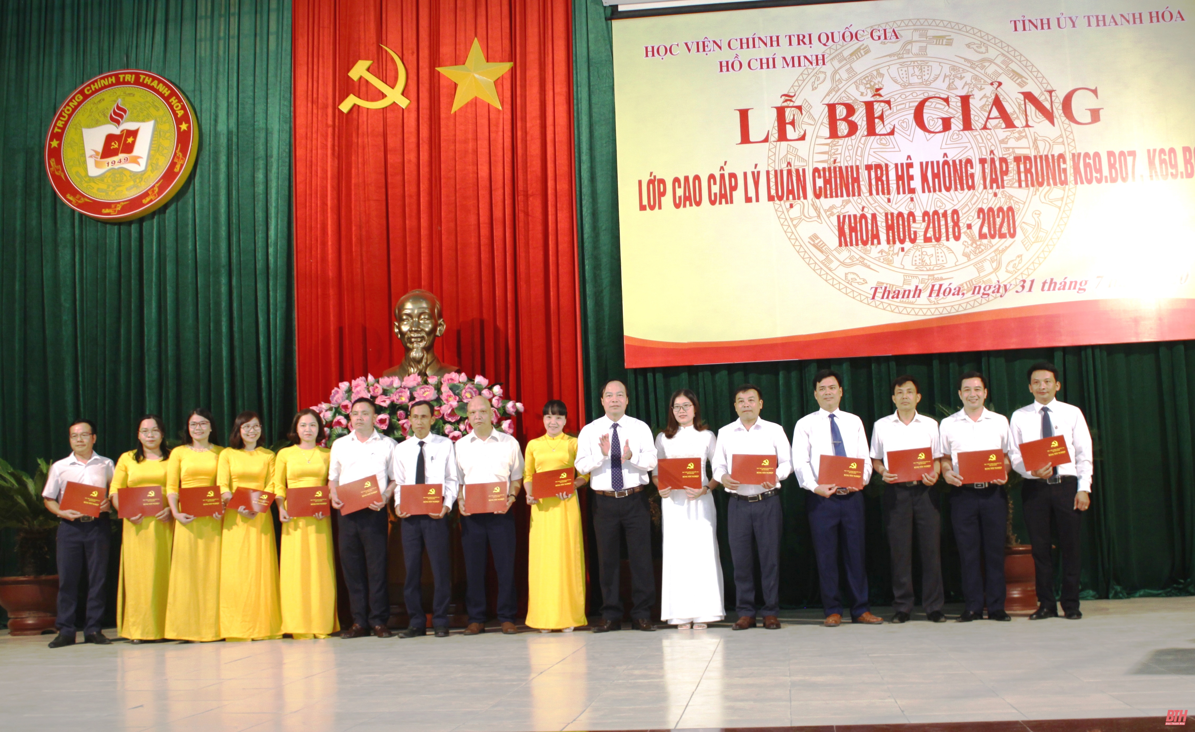 Bế giảng các lớp cao cấp lý luận chính trị hệ không tập trung, khóa học 2018-2020