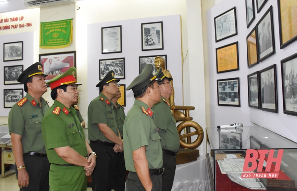 Thứ trưởng Bộ Công an Nguyễn Văn Thành kiểm tra công tác bảo vệ Đại hội Đảng các cấp tại Thanh Hóa