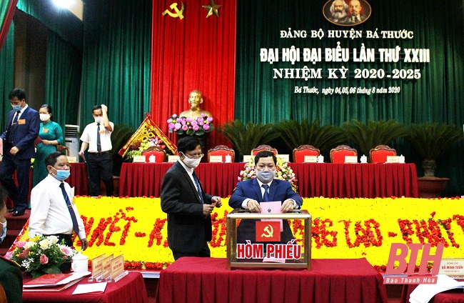 Đồng chí Bùi Văn Lưỡng được bầu giữ chức Bí thư Huyện uỷ Bá Thước, nhiệm kỳ 2020-2025