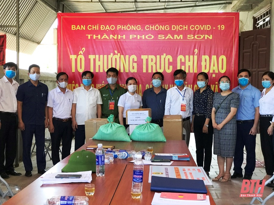 TP Sầm Sơn trao hỗ trợ công tác phòng chống dịch tại phường Quảng Vinh