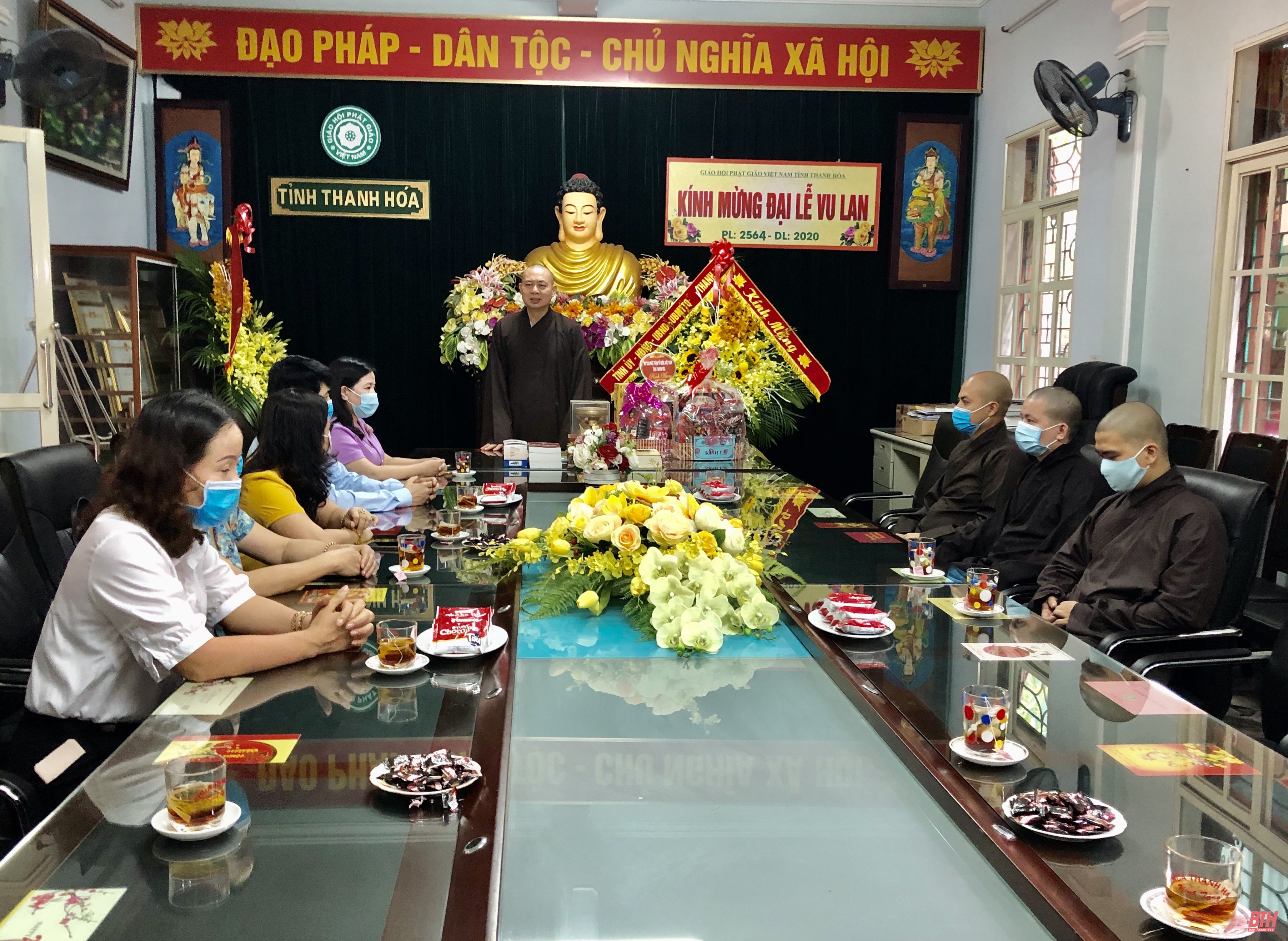 Trưởng Ban Dân vận Tỉnh ủy, Chủ tịch Ủy ban MTTQ tỉnh Thanh Hóa chúc mừng Ban Trị sự Giáo hội Phật giáo tỉnh nhân Đại lễ Vu lan năm 2020