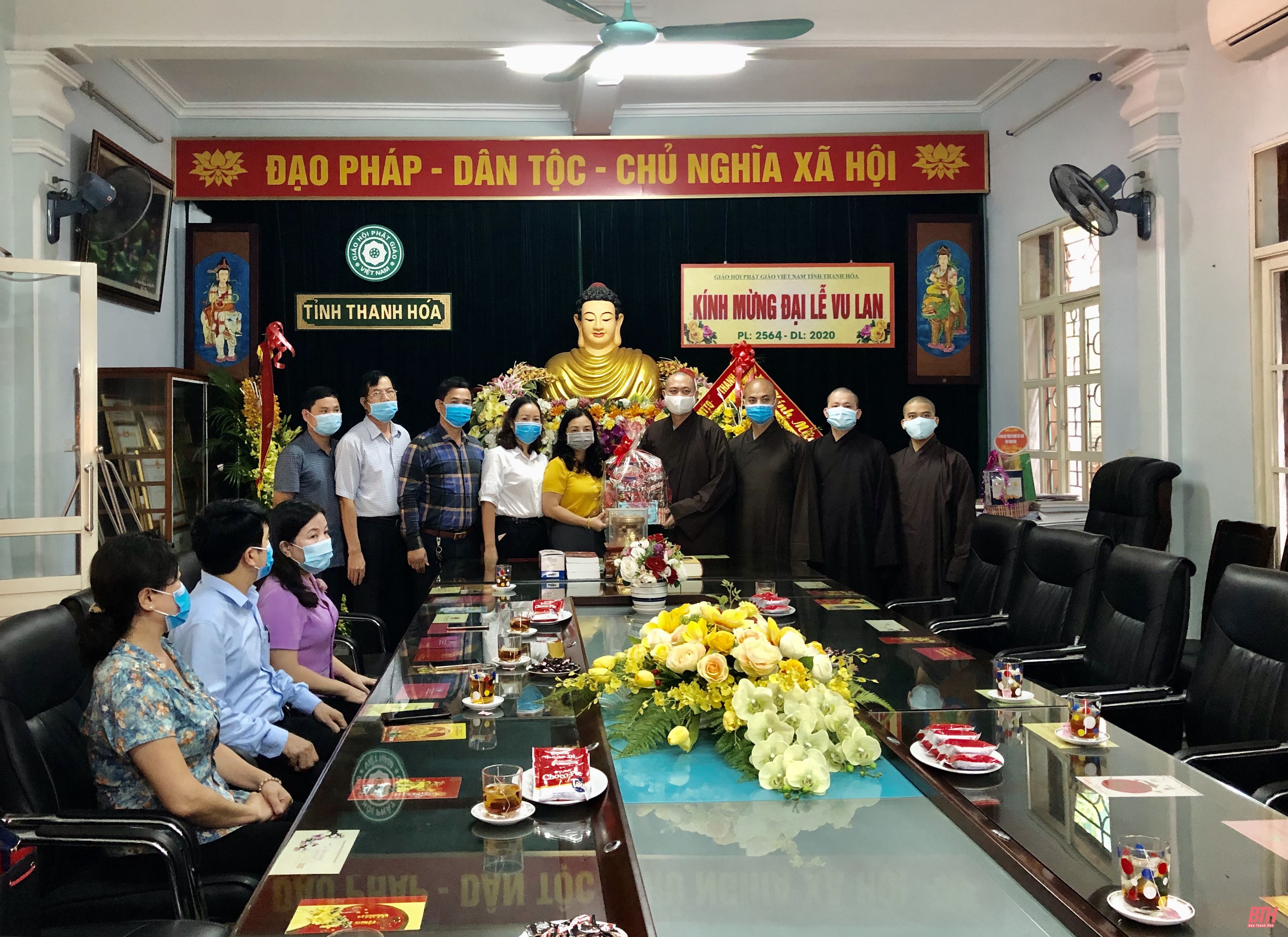 Trưởng Ban Dân vận Tỉnh ủy, Chủ tịch Ủy ban MTTQ tỉnh Thanh Hóa chúc mừng Ban Trị sự Giáo hội Phật giáo tỉnh nhân Đại lễ Vu lan năm 2020