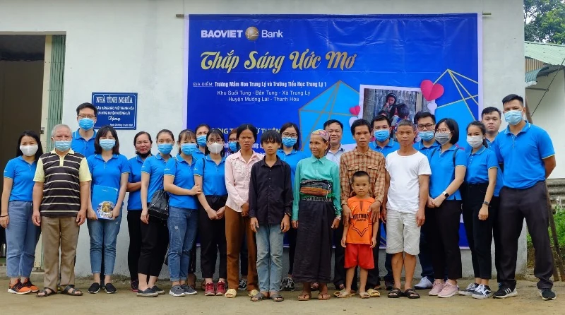 “BAOVIET Bank Thắp sáng ước mơ” hỗ trợ người nghèo
