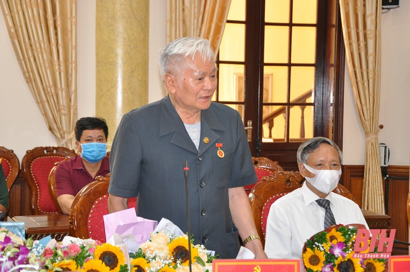 Thanh Hóa trao tặng Huy hiệu Đảng cho các đồng chí lãnh đạo tỉnh qua các thời kỳ
