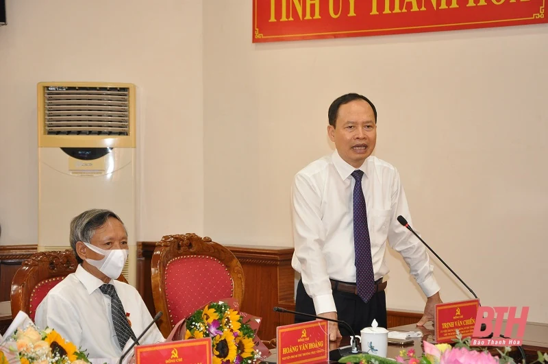Thanh Hóa trao tặng Huy hiệu Đảng cho các đồng chí lãnh đạo tỉnh qua các thời kỳ