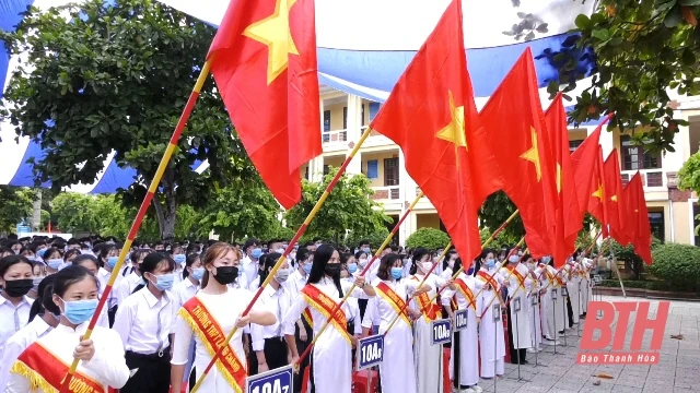 Gần 12.300 học sinh huyện Lang Chánh hân hoan dự lễ khai giảng năm học mới