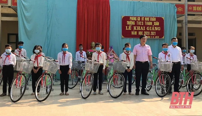 Ngân hàng Chính sách xã hội- Chi nhánh tỉnh Thanh Hóa tặng xe đạp cho 200 học sinh nghèo vượt khó vươn lên trong học tập