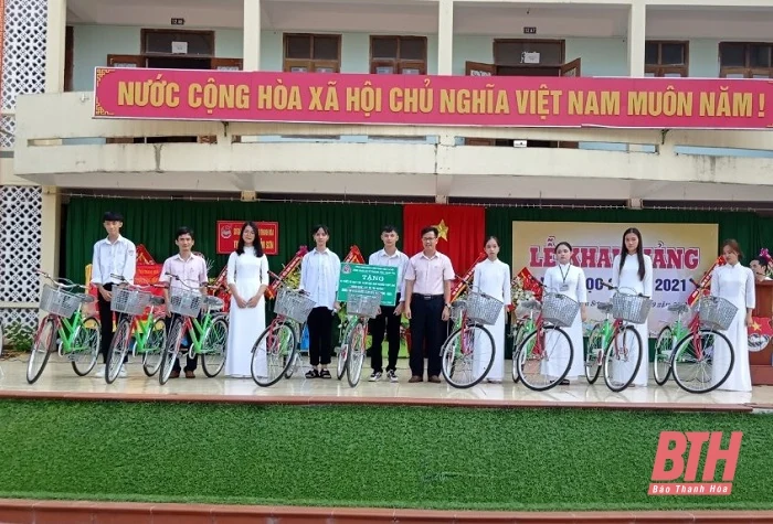 Ngân hàng Chính sách xã hội- Chi nhánh tỉnh Thanh Hóa tặng xe đạp cho 200 học sinh nghèo vượt khó vươn lên trong học tập
