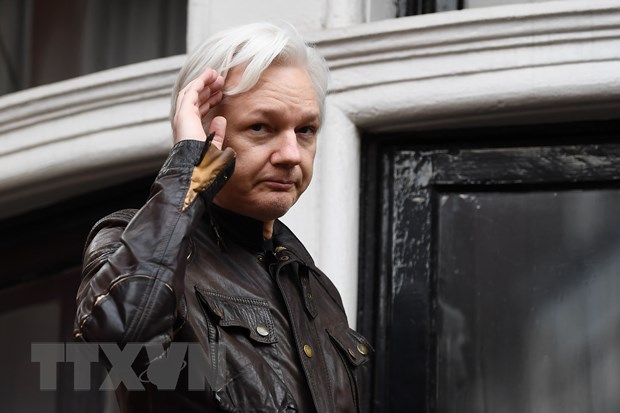 Anh: Hoãn phiên tòa xem xét dẫn độ nhà sáng lập WikiLeaks sang Mỹ
