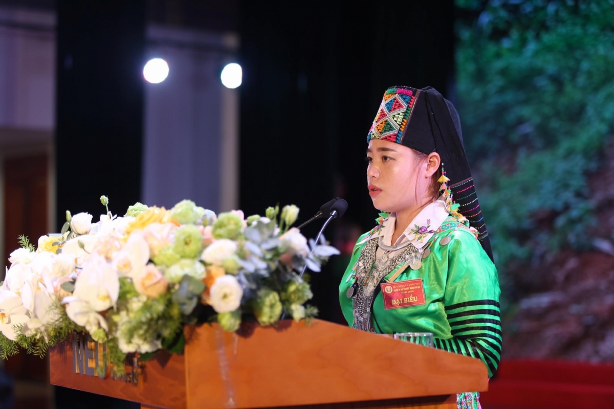 Cô giáo người Mông và hành trình khiến 100% trẻ ở vùng đất “3 không” đến trường
