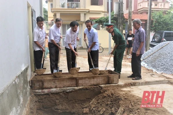 Xây dựng nhà tình nghĩa cho thương binh Thiều Đình Tám