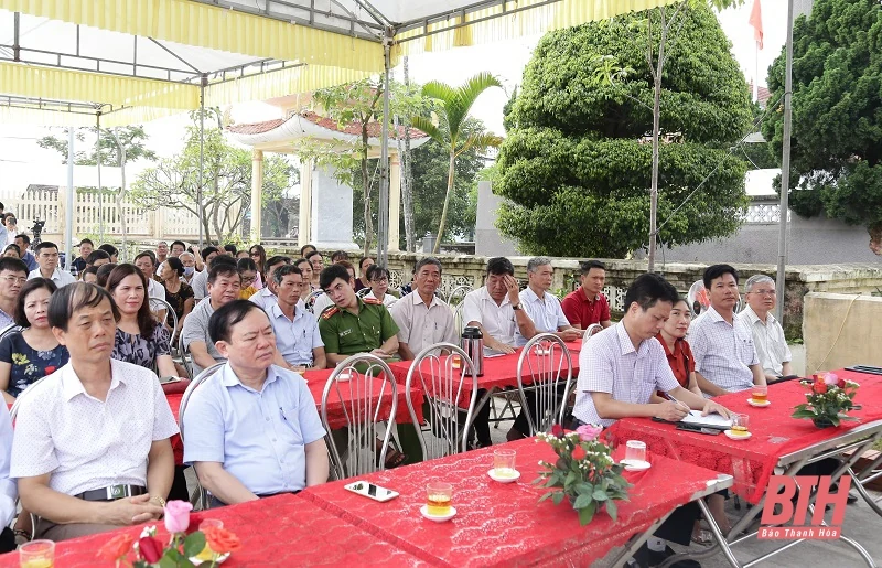 Phát động phong trào “chống rác thải nhựa” và triển khai mô hình điểm đổi rác thải nhựa lấy đồ dùng