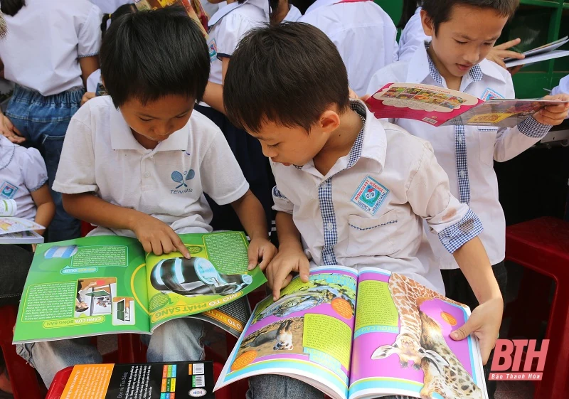 Đưa xe thư viện lưu động đến trường học