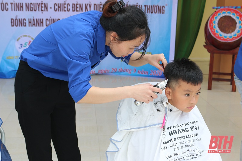 Chương trình Vui Tết trung thu và cắt tóc miễn phí cho trẻ em