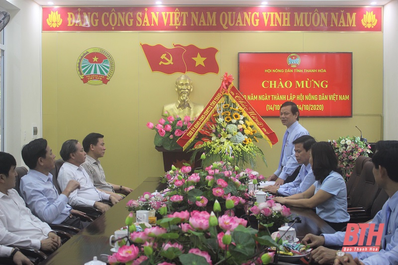 Phó Bí Thư Thường trực Tỉnh ủy, Trưởng Đoàn ĐBQH tỉnh Đỗ Trọng Hưng chúc mừng Hội Nông dân tỉnh Thanh Hóa