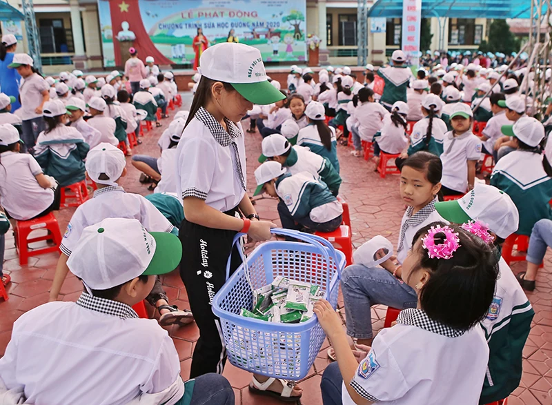 Tỉnh Hà Nam phát động chương trình Sữa học đường năm học 2020 - 2021