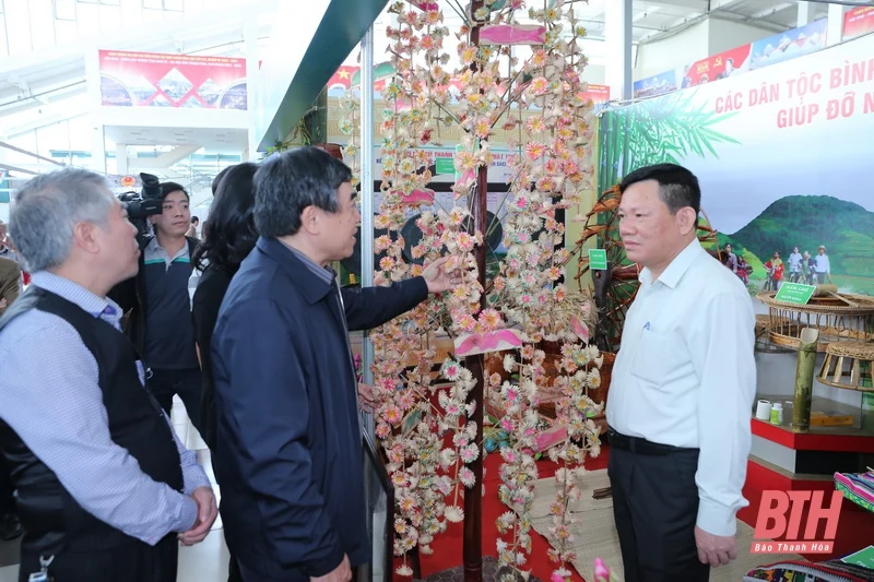 Khẩn trương hoàn thành công tác chuẩn bị tổ chức Hội chợ - Triển lãm thành tựu kinh tế - xã hội tỉnh Thanh Hóa