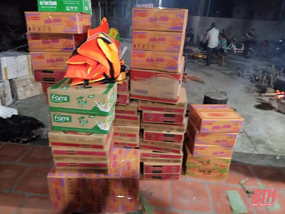 Nhân dân phố Phượng Đình gói 1.000 bánh chưng ủng hộ đồng bào vùng lũ