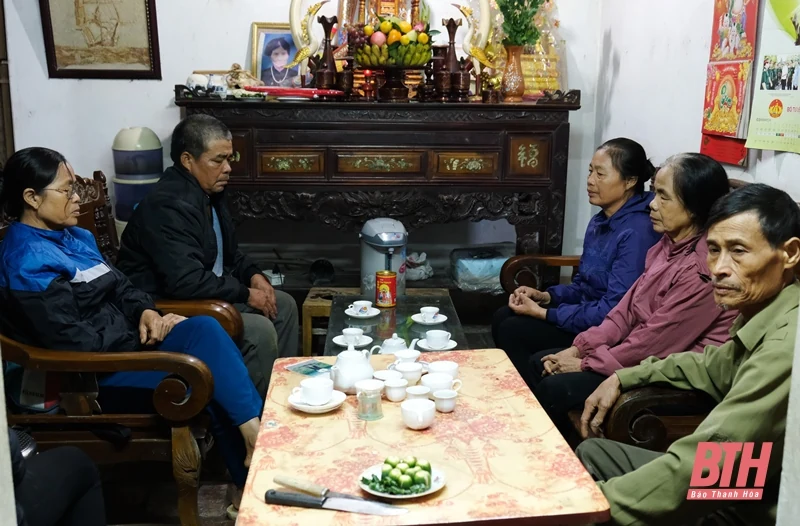 Mẹ vẫn đợi… con về