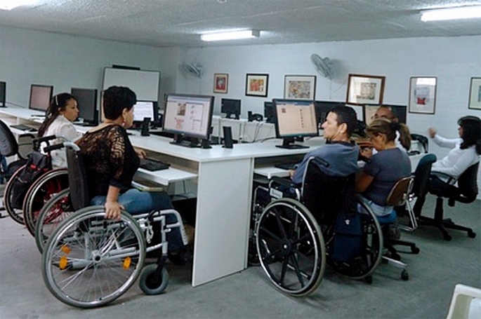 Khuyến khích áp dụng các tiêu chuẩn, công nghệ để hỗ trợ người khuyết tật